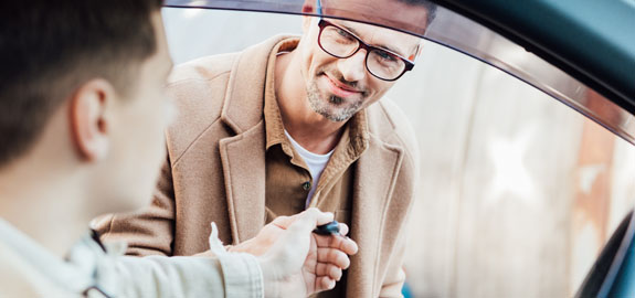 Man handing keys to driver